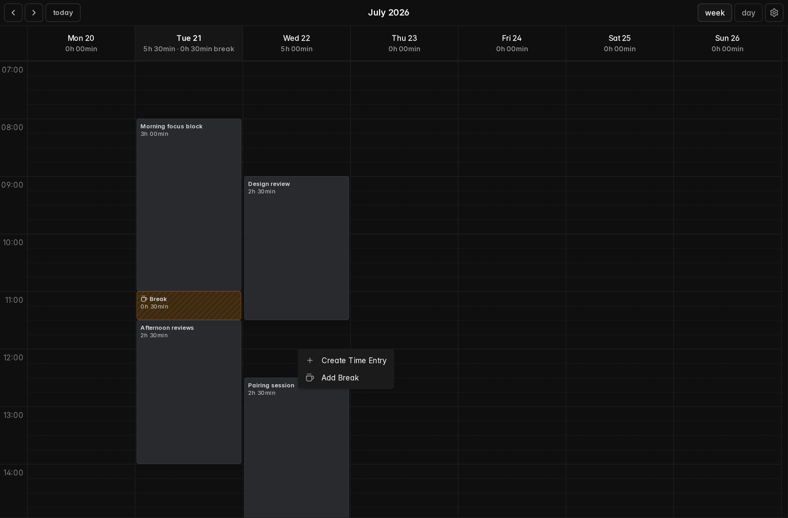 Breaks shown with a hatched texture between work entries in the solidtime calendar view