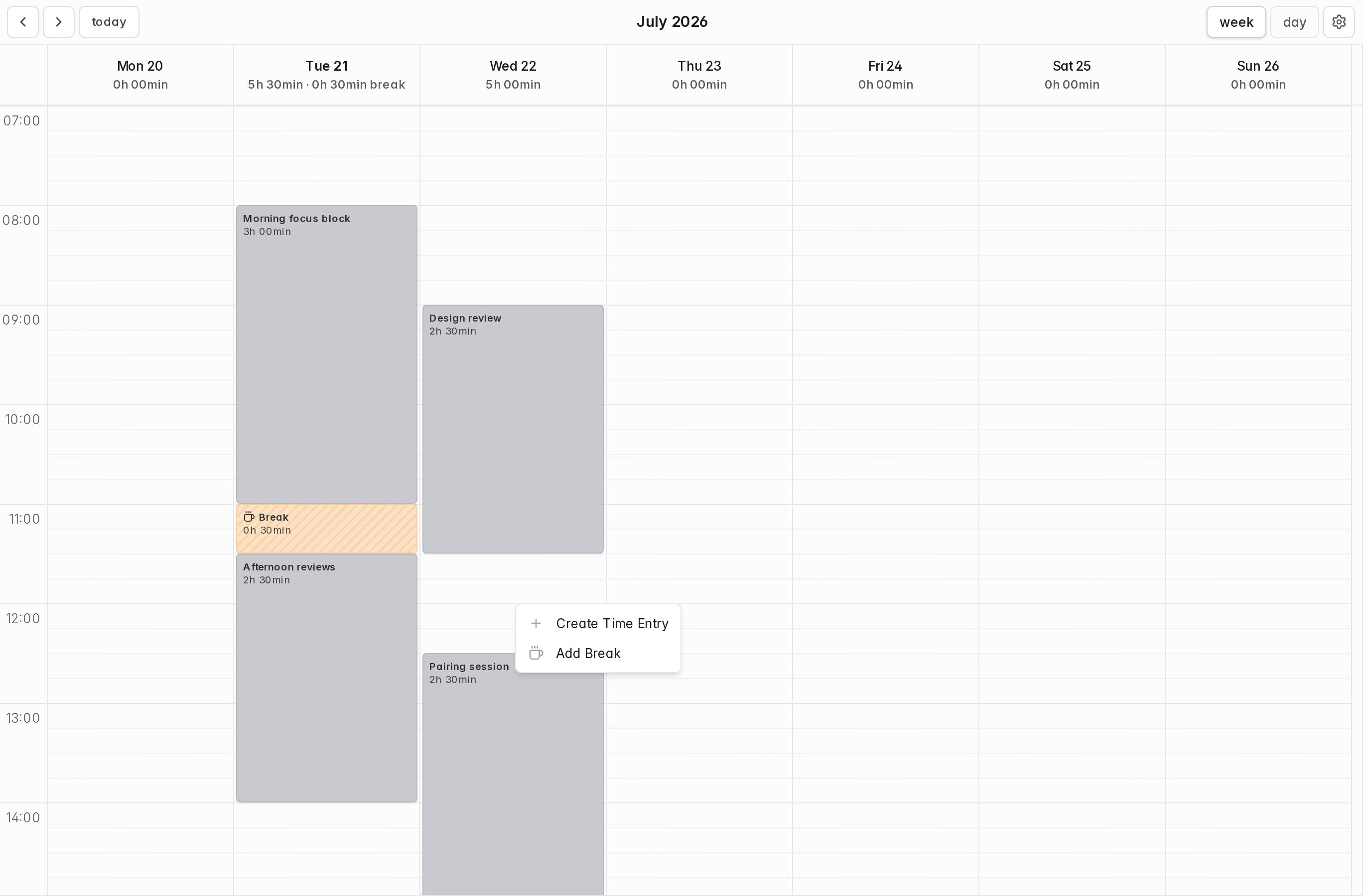 Breaks shown with a hatched texture between work entries in the solidtime calendar view